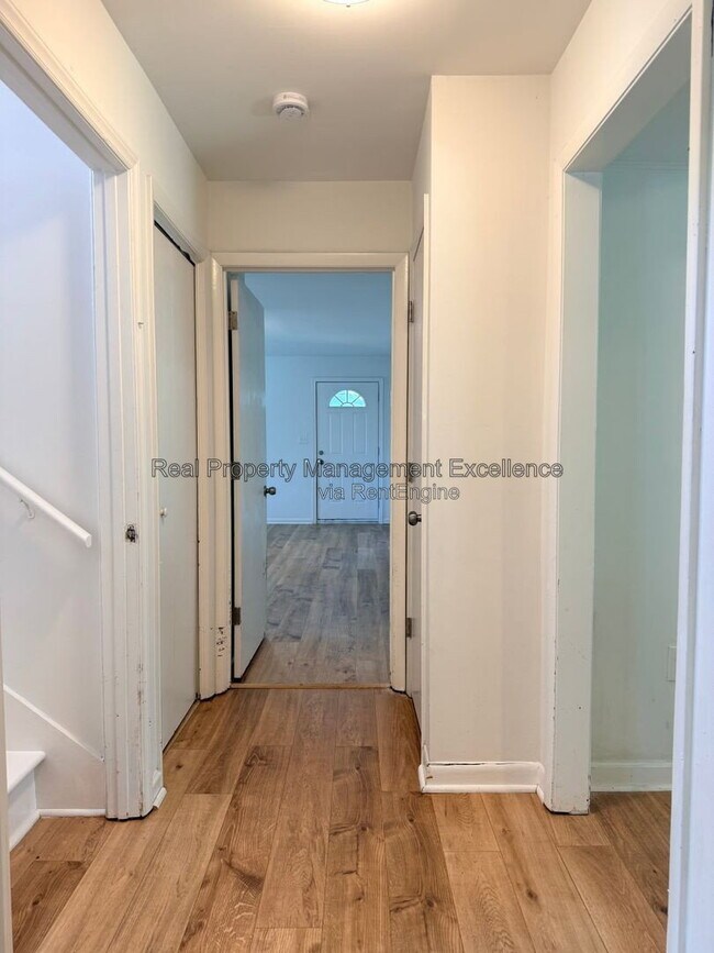 Building Photo - 108 Hassell Ct