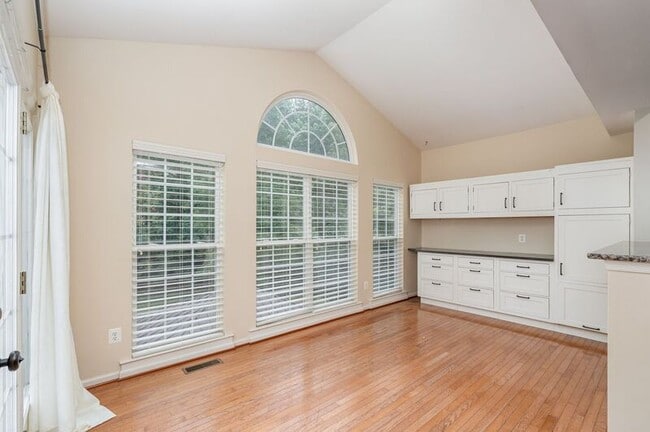 Building Photo - 5990 Parsons Lane