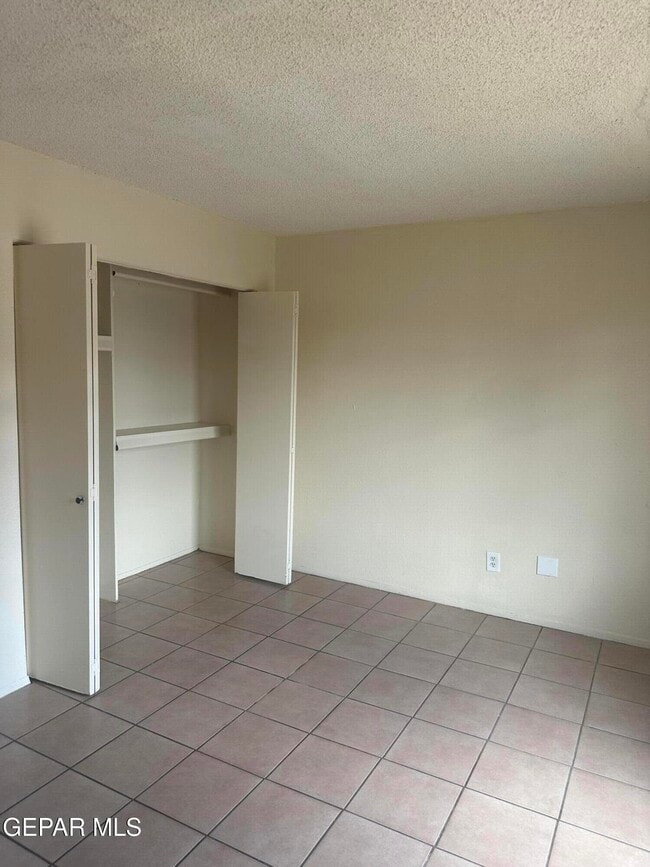 Building Photo - 10425 Ashwood Dr