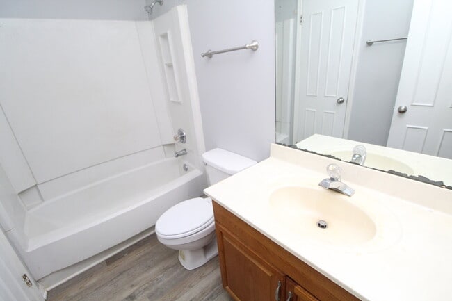 Building Photo - Move-In Ready Townhome in Foxborough with ...