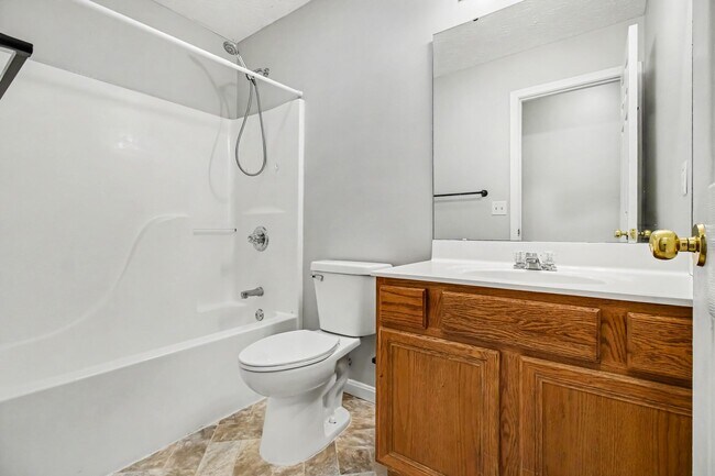 Building Photo - 6224 Baymiller Ln