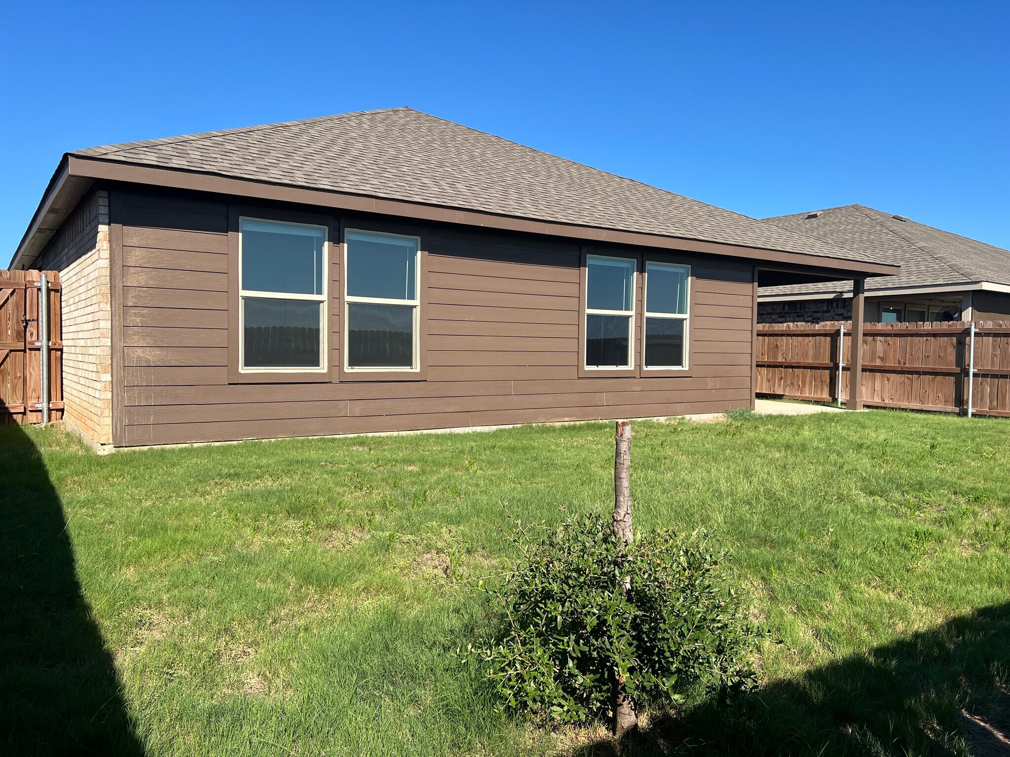 Building Photo - 829 Peighton Dr