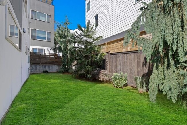 Building Photo - Air Conditioned Judkins Parkside Townhome ...
