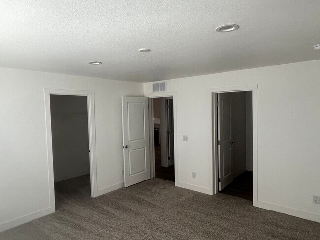 Building Photo - 22936 W Forest Pleasant Pl