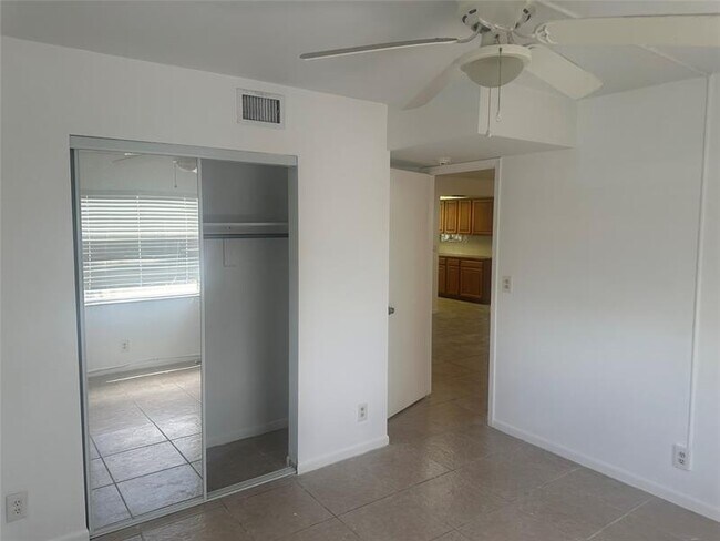 Building Photo - 8507 Sunset Dr