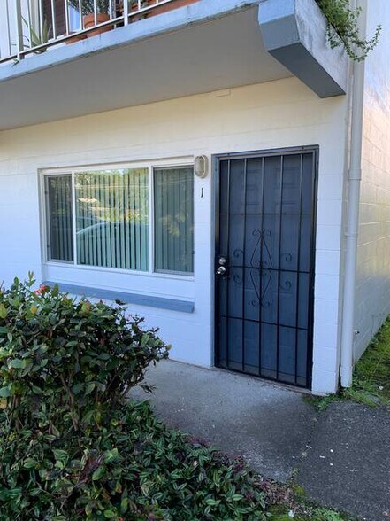 Building Photo - 50 Maile St