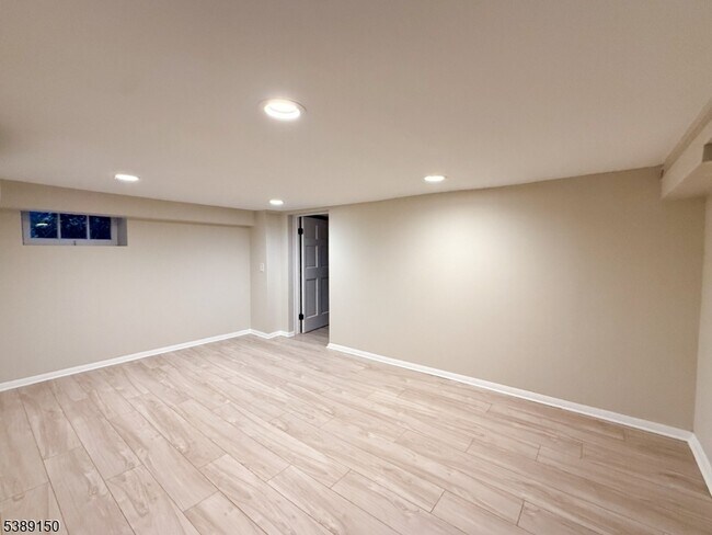 Building Photo - 36 Cortlandt Pl