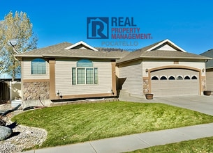 Building Photo - Beautiful 4 bedroom 3 bath house - attached garage