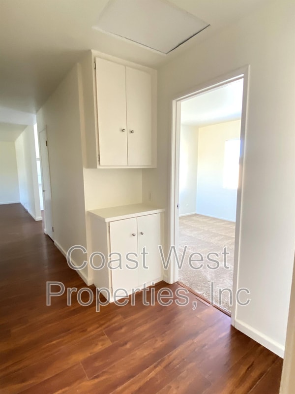 Building Photo - 6570 Oakridge Rd