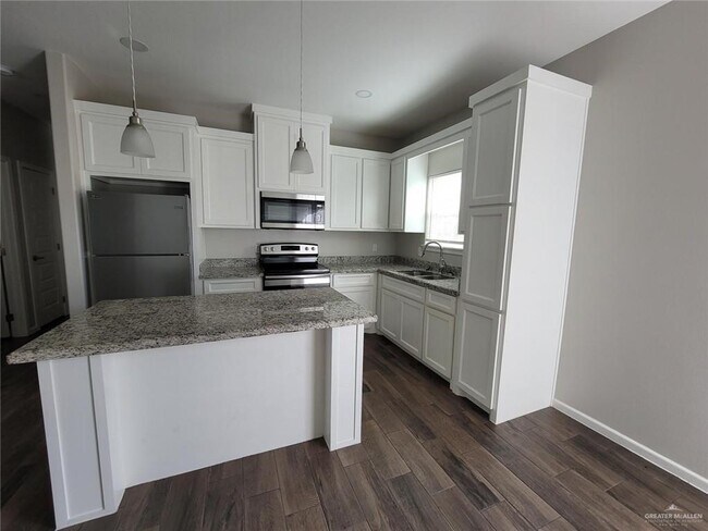 Building Photo - 1404 Alta Vista Dr