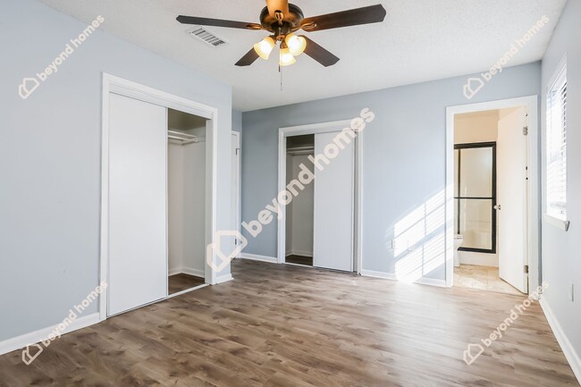 Building Photo - Beautiful 3 Bedroom 2 Bathroom House - Rea...