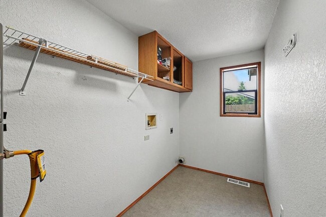 Building Photo - 9123 Wendy Dr SE