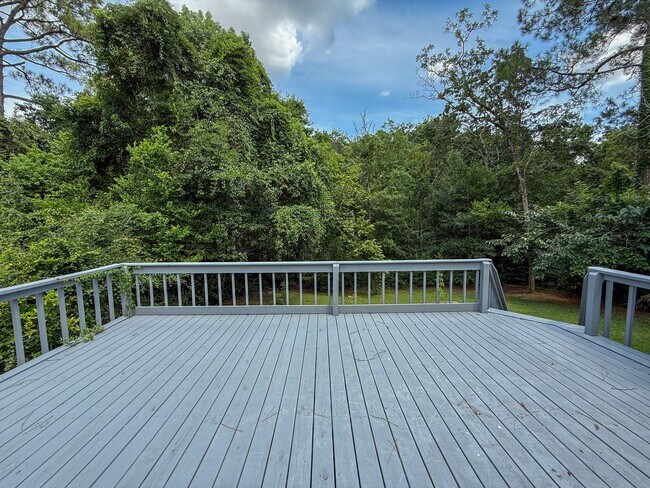 Building Photo - 5230 Springhill Dr