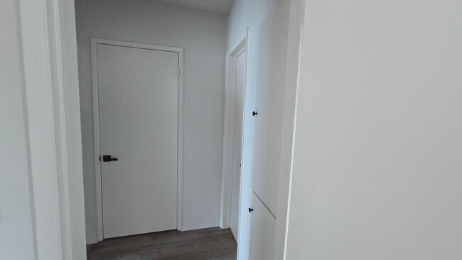 Building Photo - 526 S St Andrews Pl