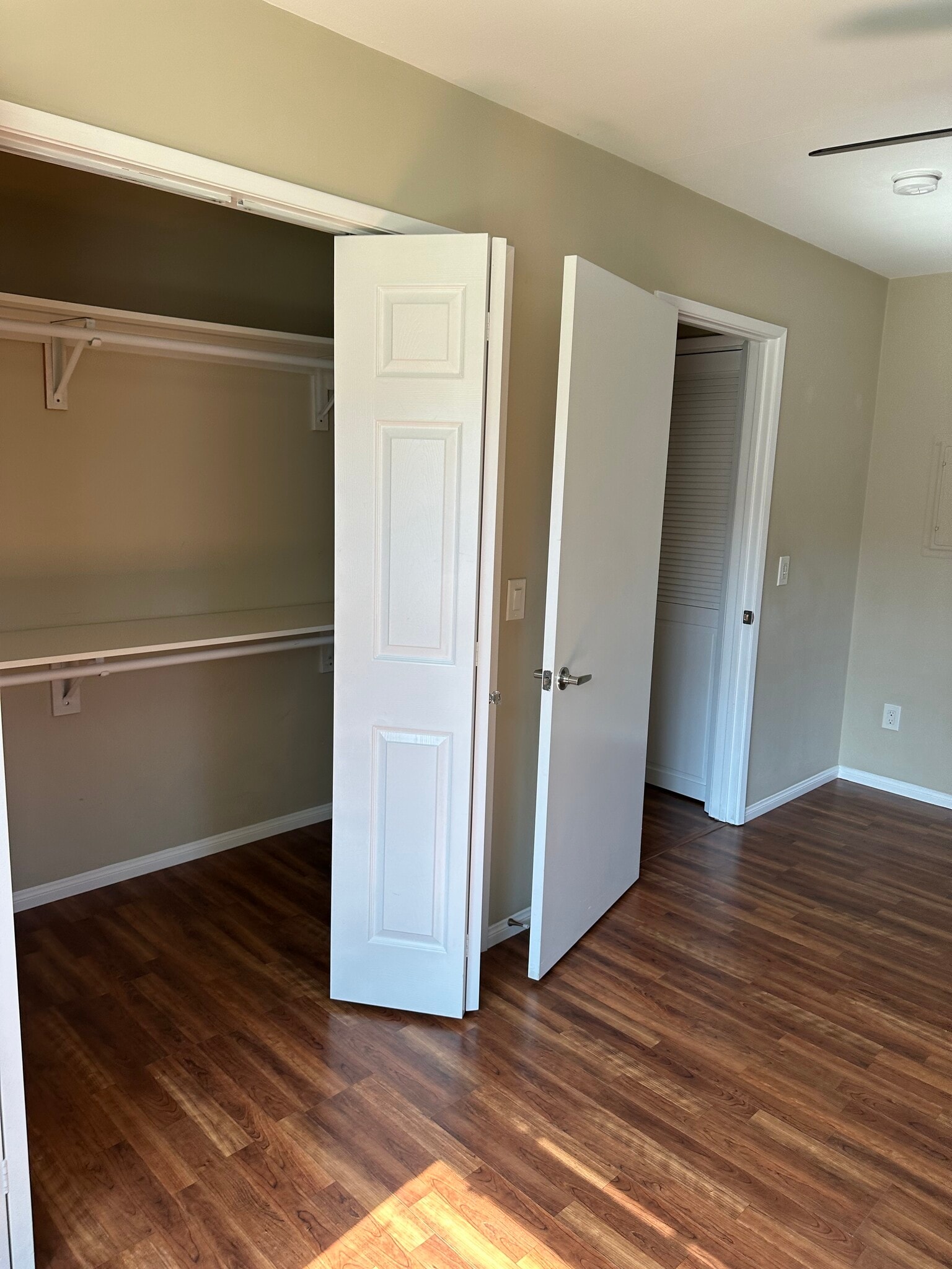 Building Photo - 184 E 19th St