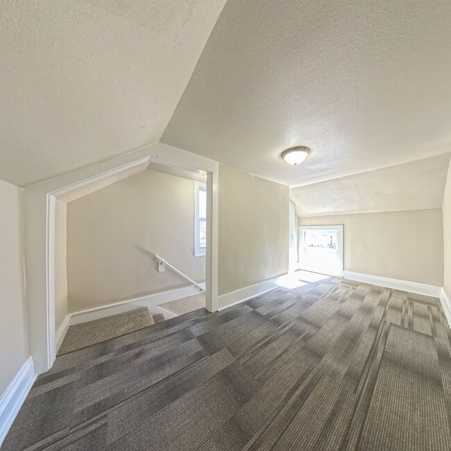 Building Photo - Newly remodeled 3 bedroom 1 bathroom home-Located in Jefferson