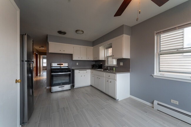 Building Photo - 1440 Maple Ave