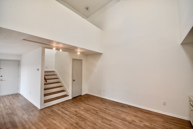 Building Photo - 4404 Basswood Ln