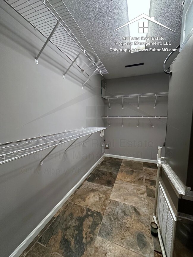 Building Photo - 107 Spruce Dr