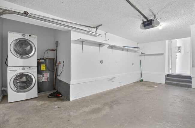 Building Photo - 5230 Woodruff Ln