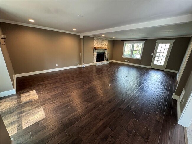 Building Photo - 2110 Six Branches Dr