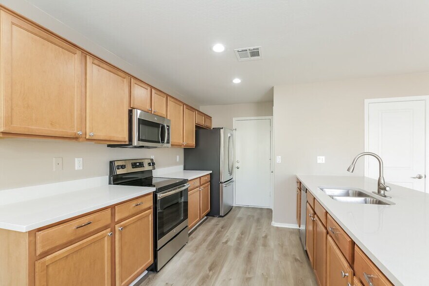 Building Photo - 5804 S 10th Dr