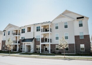 Building Photo - Beautiful Top Level Condo w 1 car garage