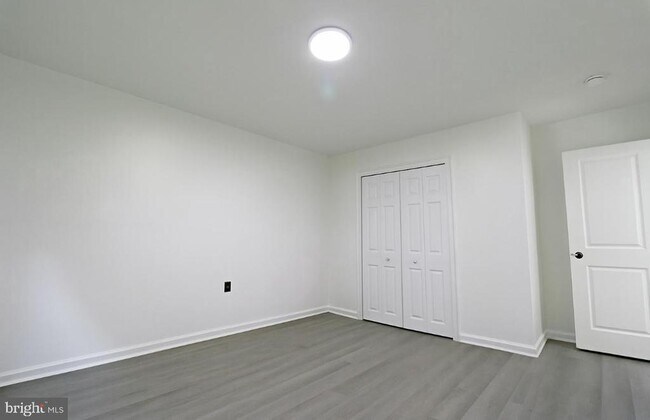 Building Photo - 511 Corinthian Ave