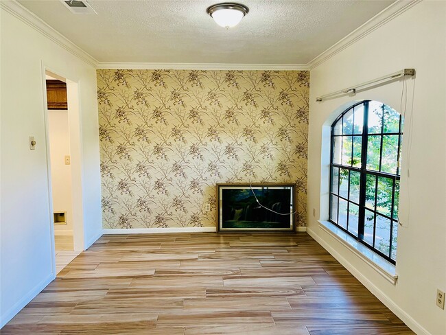 Building Photo - 14734 Charlmont Dr