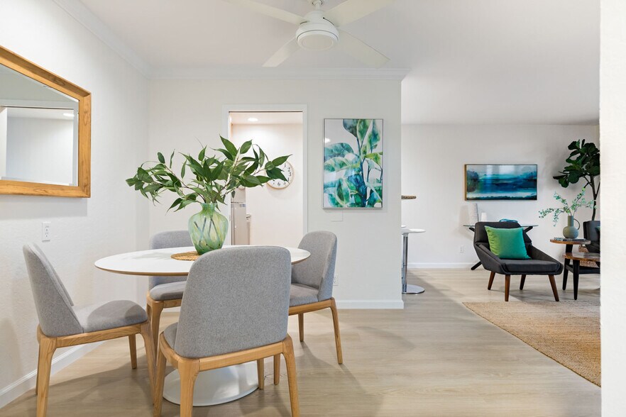 Building Photo - 811 York St