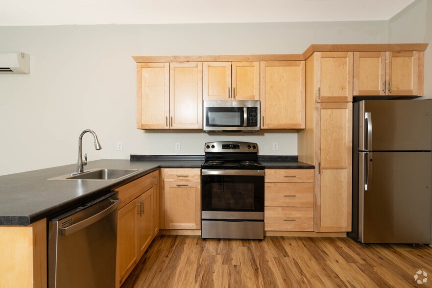 1BR, 1.5BA - 901SF - Kitchen - Parc Terrace
