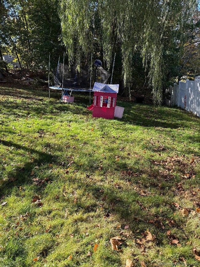 Building Photo - 65 Hitchcock Dr