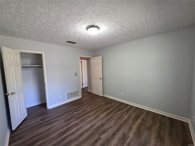 Building Photo - 6225 Whitewater Ct
