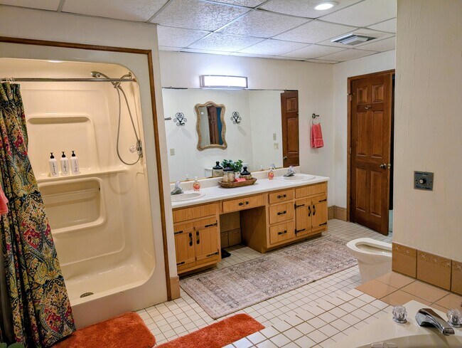 Building Photo - 842 Saddle Back Cir