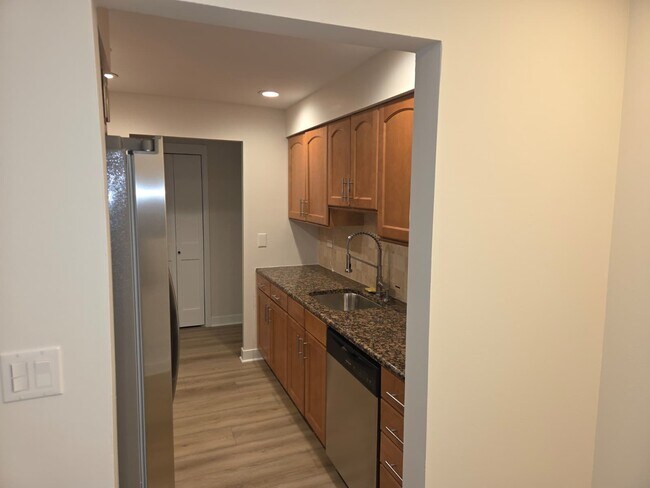 Building Photo - 400 Thames Pkwy