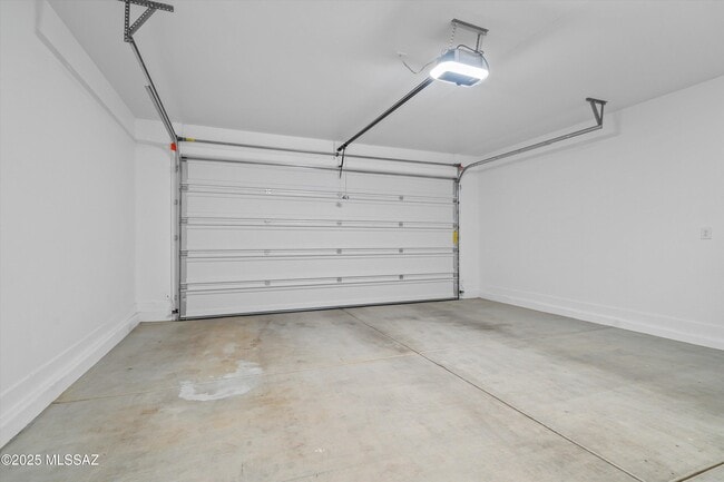 Building Photo - 30668 S Sand Hurst Ln