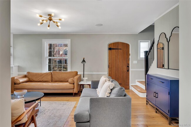 Building Photo - 53 Sheldrake Ave