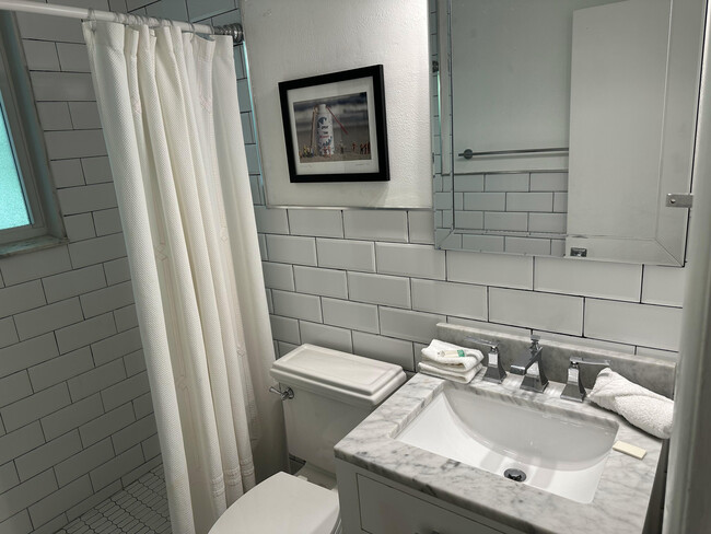 Building Photo - 1258 Beach Rd