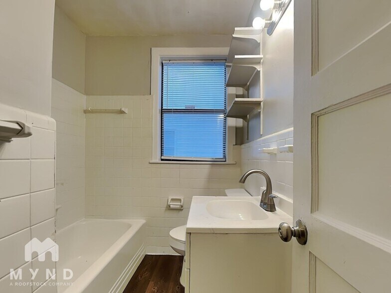 Building Photo - 2325 Riley Ave