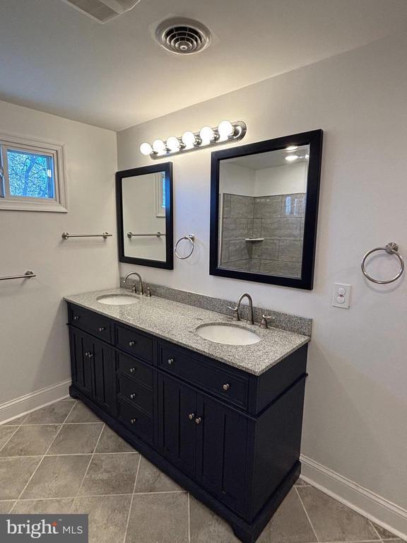 Building Photo - 105 Cotta Ln