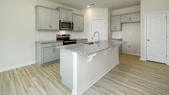 Building Photo - Modern 3-Bedroom Home in Community with Po...