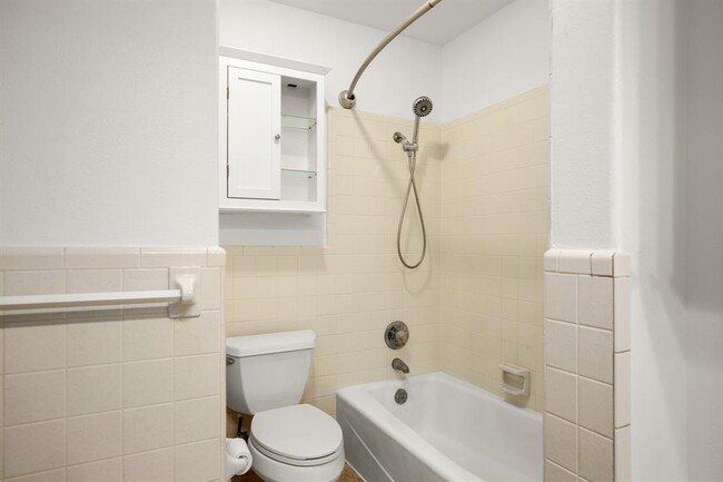 Building Photo - 2508 Marlton Dr