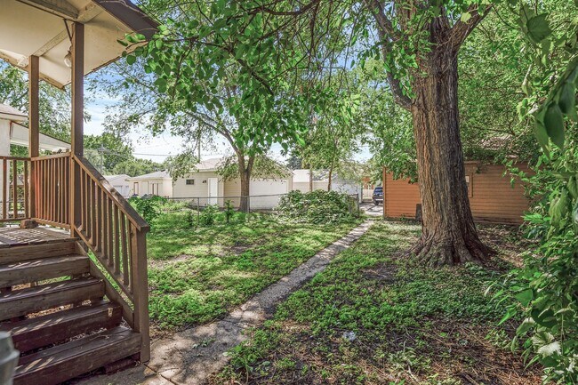 Building Photo - MUST SEE 5BD/2BA House close to U of M! Avail. 9/1/26!