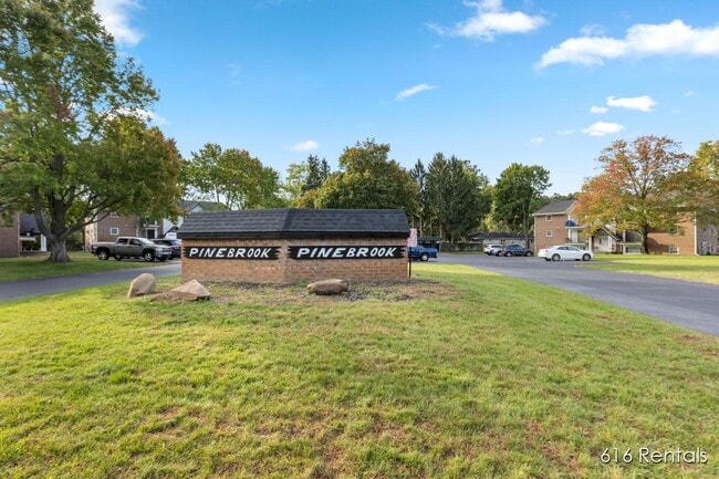 Building Photo - 630 56th St SE