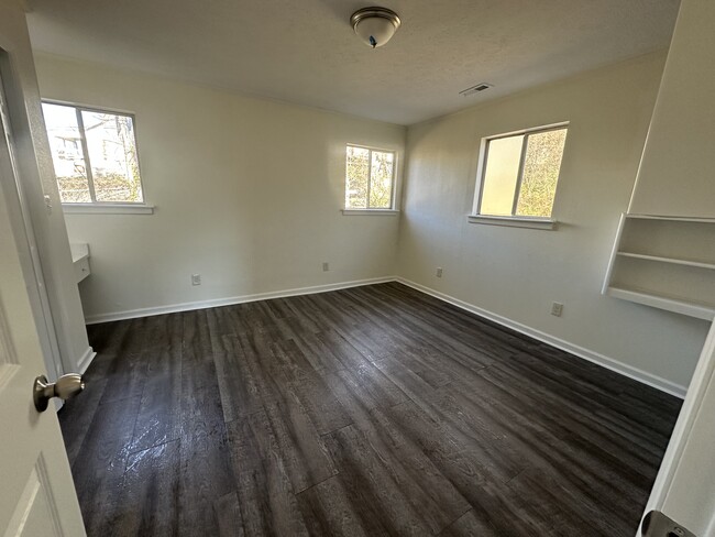 upstairs back bedroom - 469 W Circle Dr