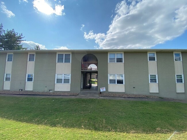 Building Photo - 121 E Rodney Dr