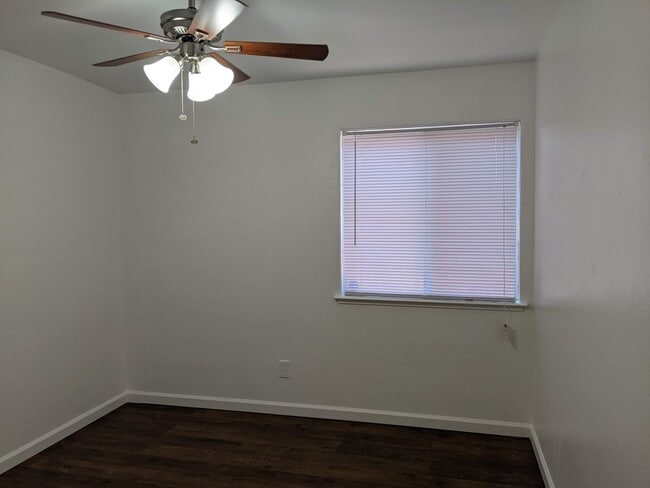 Building Photo - NW home offering plenty of amenities, clos...