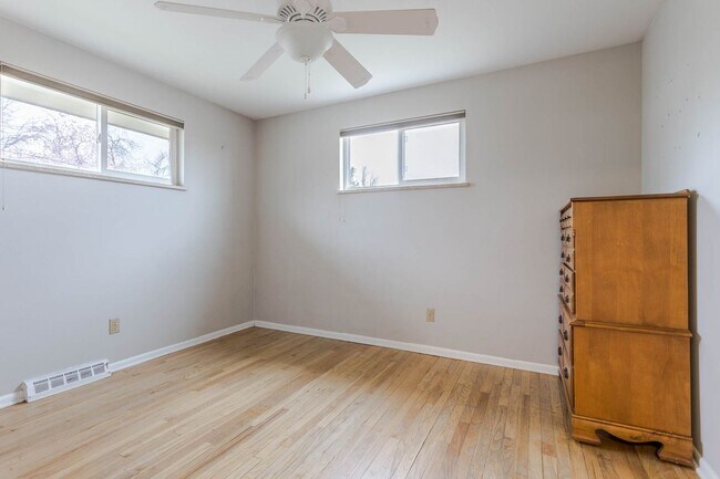 Building Photo - 755 Braun St