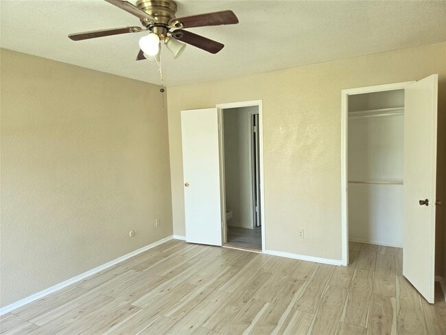 Building Photo - 11555 S Kirkwood Rd