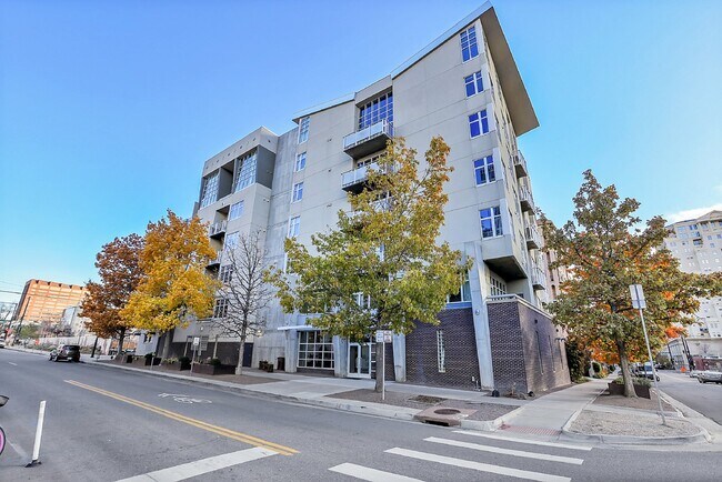 Building Photo - $2,350 - Urban 2 bed 2 bath Condo in Golde...